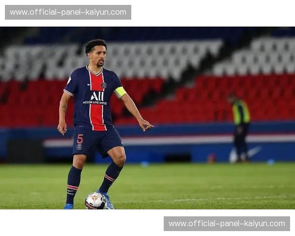 巴黎圣日耳曼冠军韧性：多线作战下战术调整与心理抗压