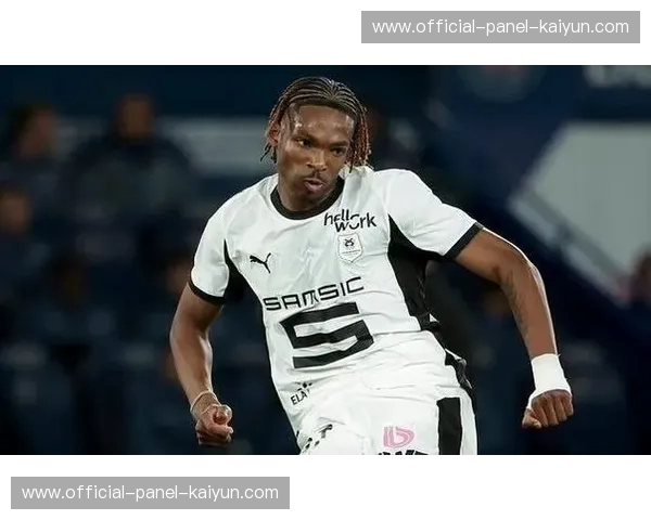 记者：切尔西和利物浦都在谈雅凯，雷恩坚称冬窗不放人